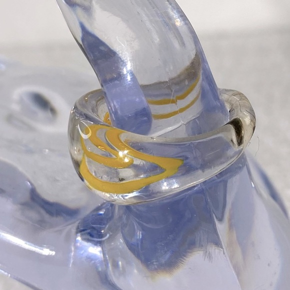 Vintage Art Glass Handmade Clear & Yellow Band Ring - Picture 3 of 11